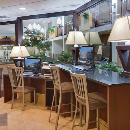 Doubletree By Hilton Austin, Mn Hotel Buitenkant foto