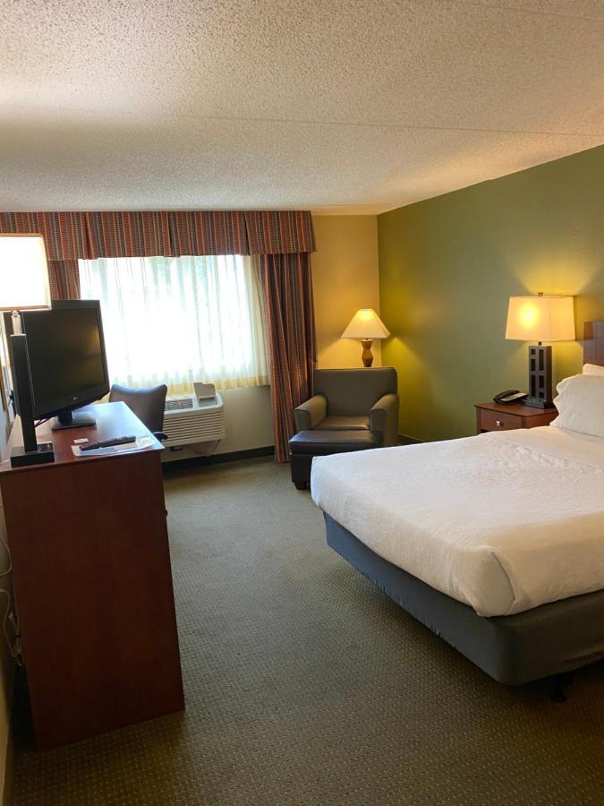 Doubletree By Hilton Austin, Mn Hotel Buitenkant foto