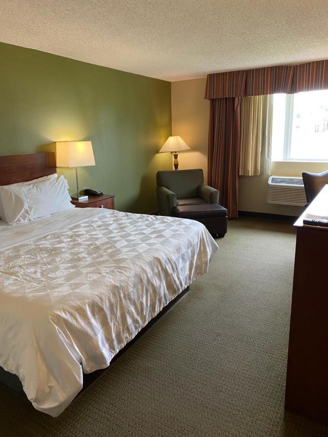 Doubletree By Hilton Austin, Mn Hotel Buitenkant foto