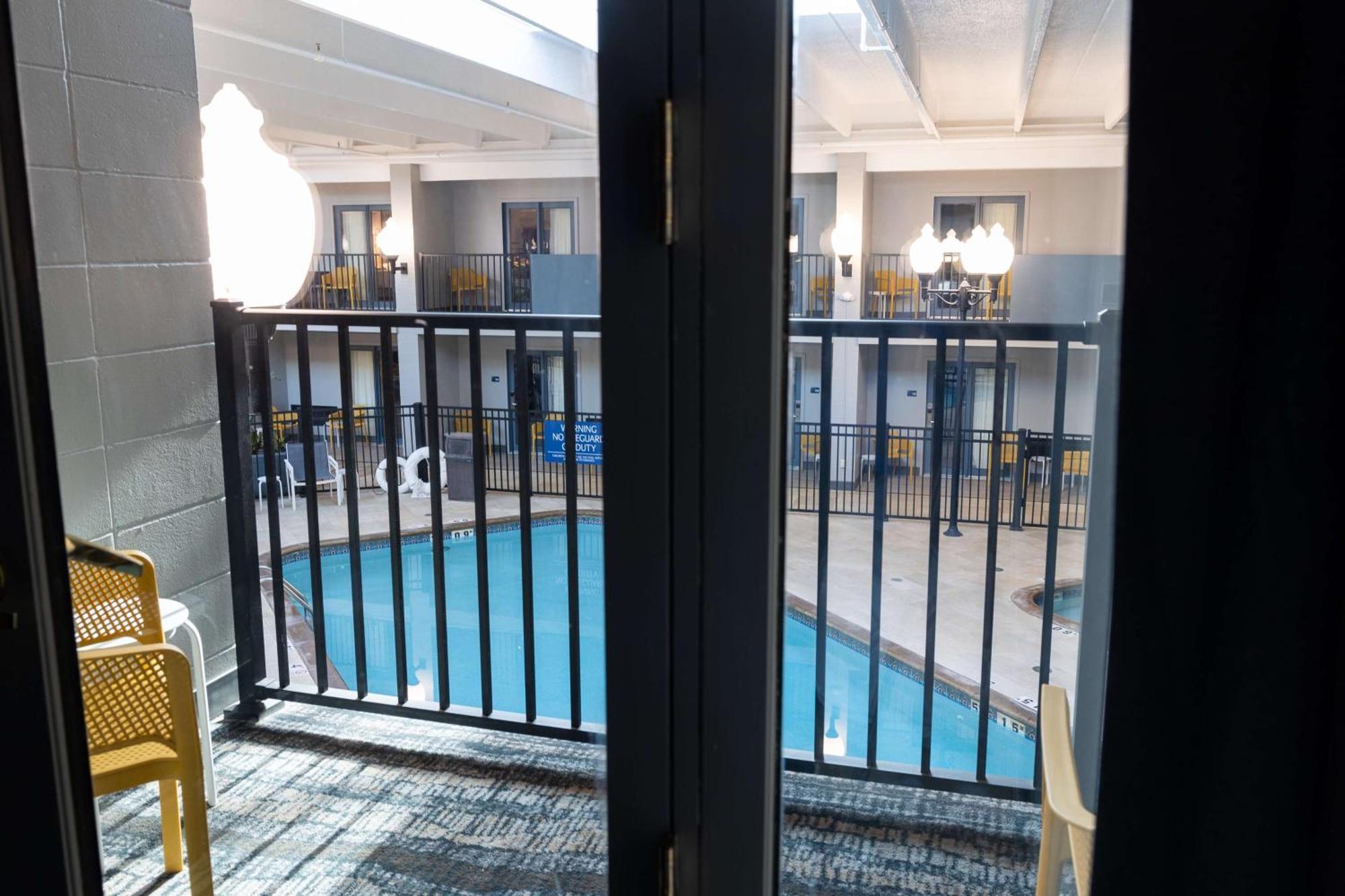Doubletree By Hilton Austin, Mn Hotel Buitenkant foto
