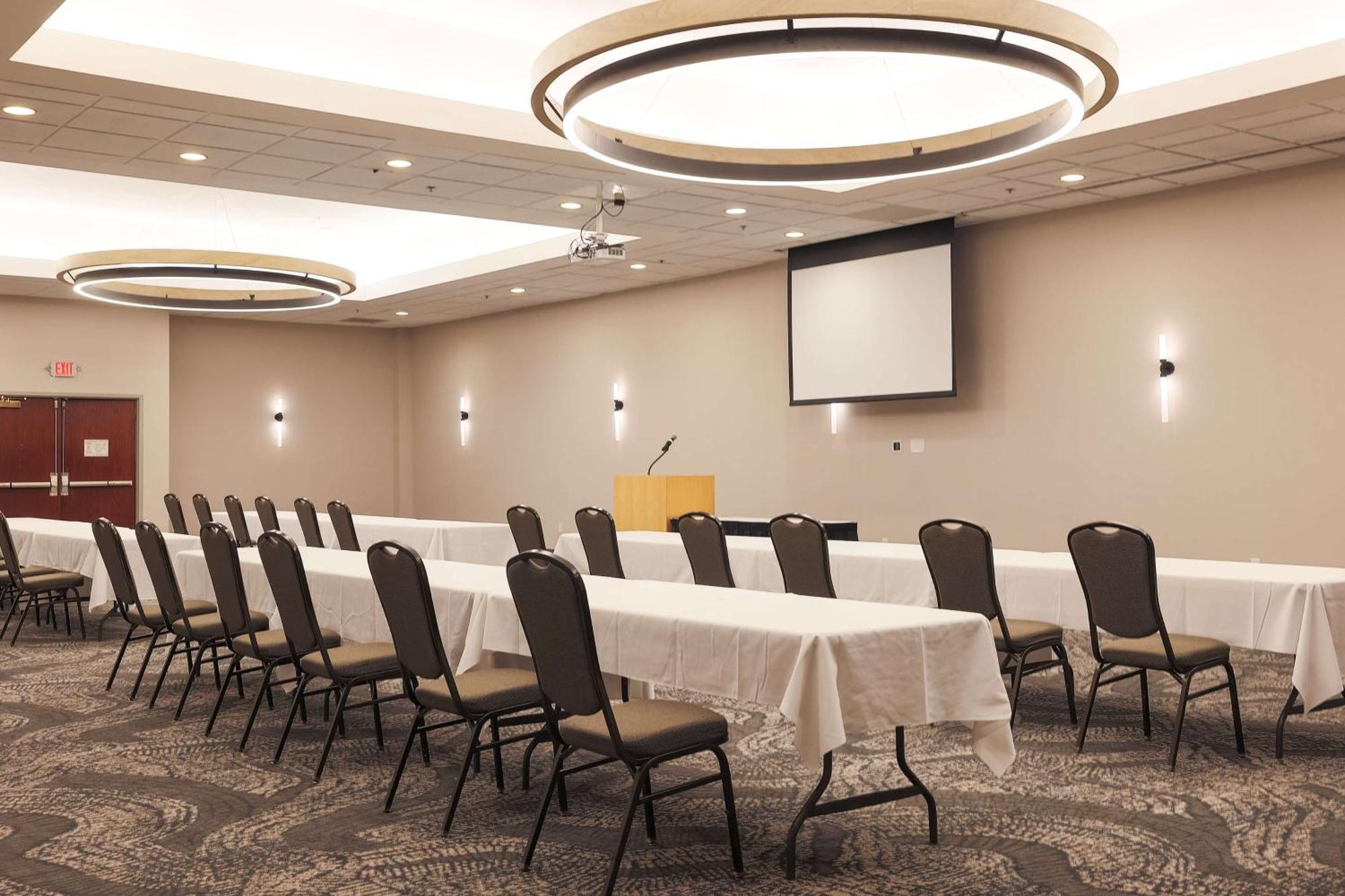 Doubletree By Hilton Austin, Mn Hotel Buitenkant foto