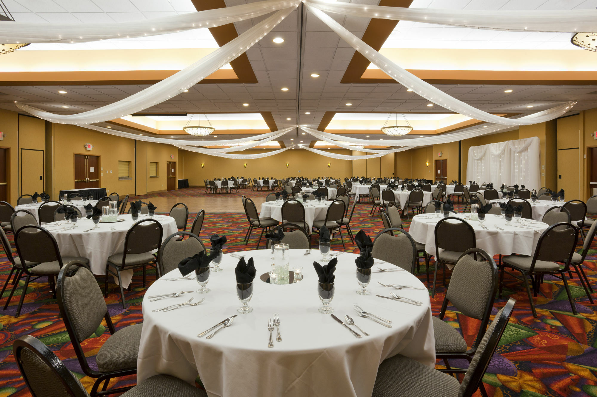 Doubletree By Hilton Austin, Mn Hotel Buitenkant foto